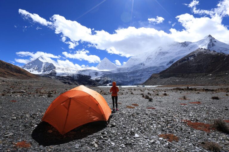 Ruhe entdecken: Camping- und Wanderabenteuer