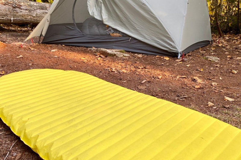 So wählen Sie eine Campingmatratze oder Isomatte mit dem richtigen R-Wert