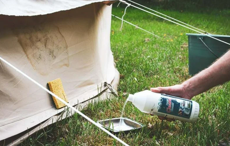 So reinigen Sie Ihr Zelt nach dem Camping