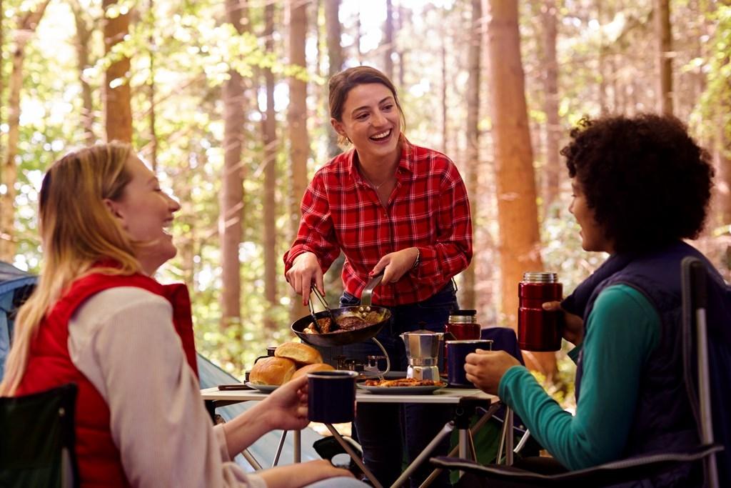So bereiten Sie ein Camping-Picknick vor