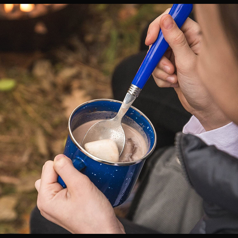 24-teiliges Camping-Emaille-Geschirrset: Teller, Schüsseln, Becher und Besteck