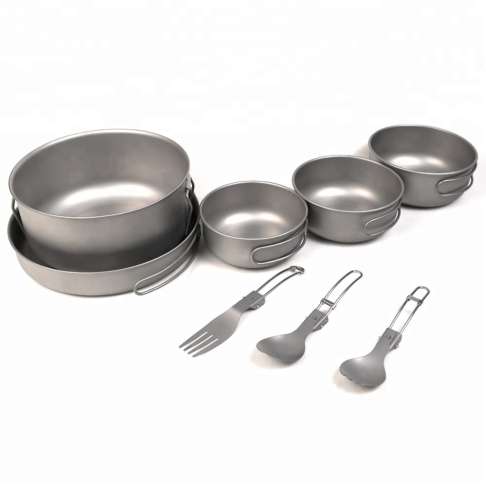 Camping-Kochgeschirrset aus Titan mit Kochtöpfen, Pfannen und Schüsseln