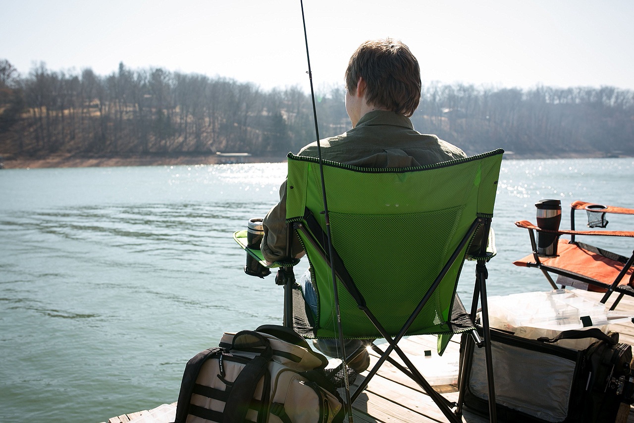 Tragbarer Camping- und Sportstuhl mit Dual Lock