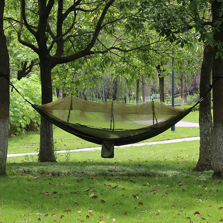 Klappbare Camping-Hängematte für den Außenbereich mit Moskitonetz