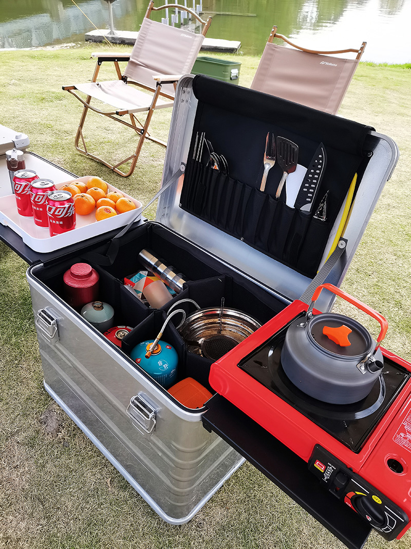 Tragbare Aluminium-Camp-Küchenboxen mit Seitenbrett, Trennwand und Palette zum Organisieren