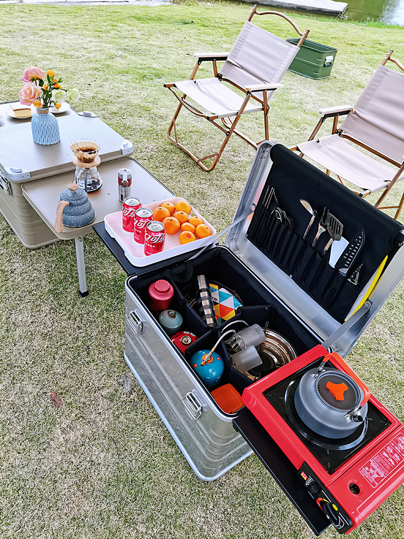 Tragbare Aluminium-Camp-Küchenboxen mit Seitenbrett, Trennwand und Palette zum Organisieren