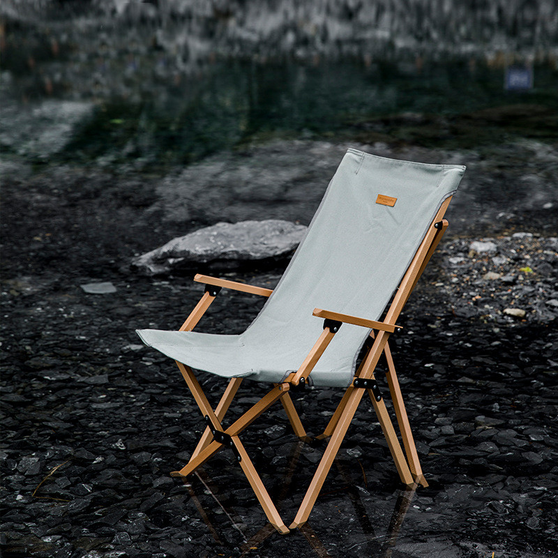 Klappbarer Outdoor-Stuhl aus Massivholz mit Schmetterlingshalterung