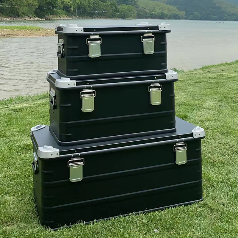 Campingboxen und -behälter aus schwarzem Aluminium