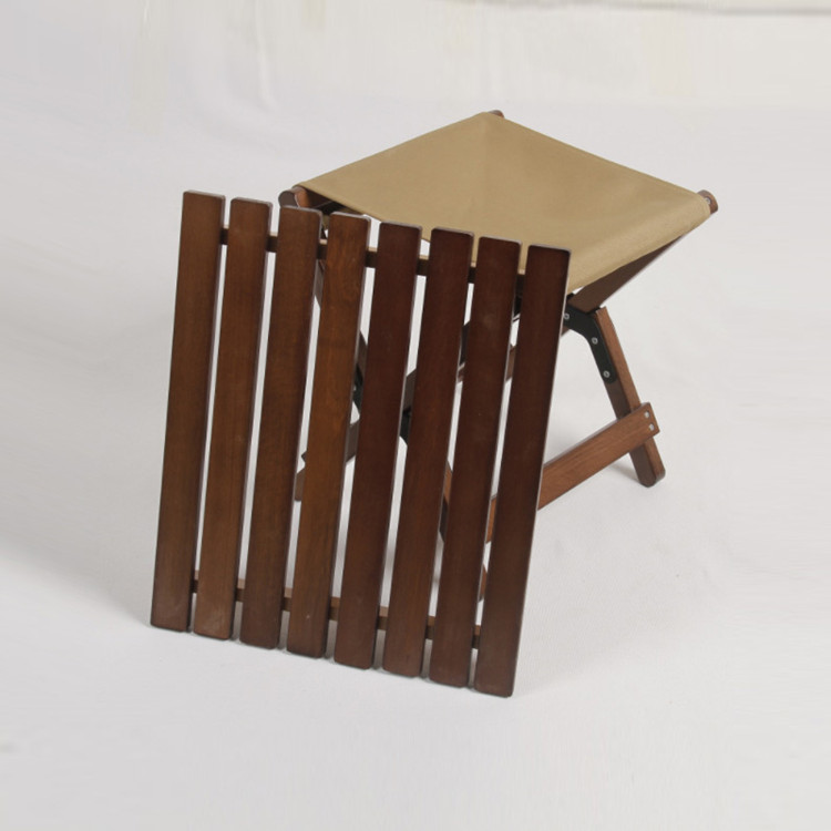 Kleiner Klapphocker aus Holz - Wooden Camp Maza