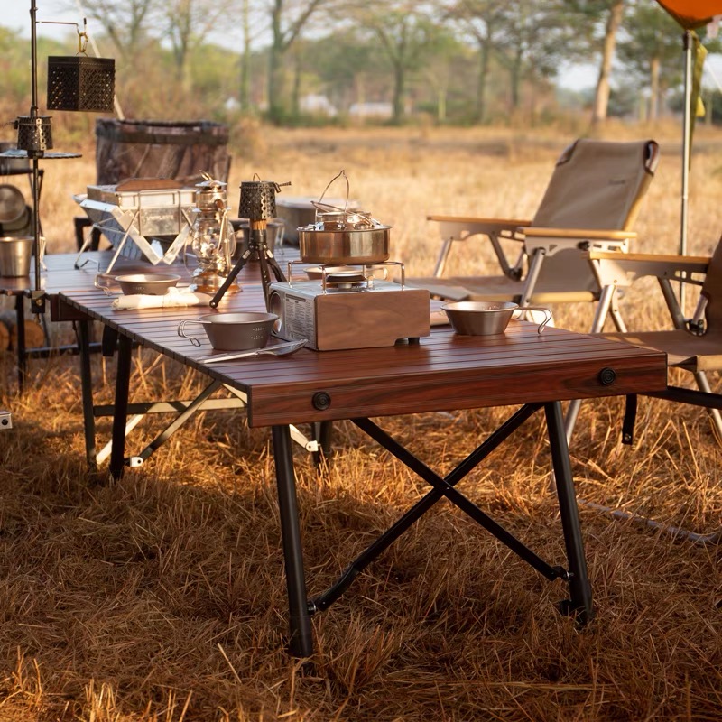 Aufrollbarer Camping-Klapptisch aus Aluminium