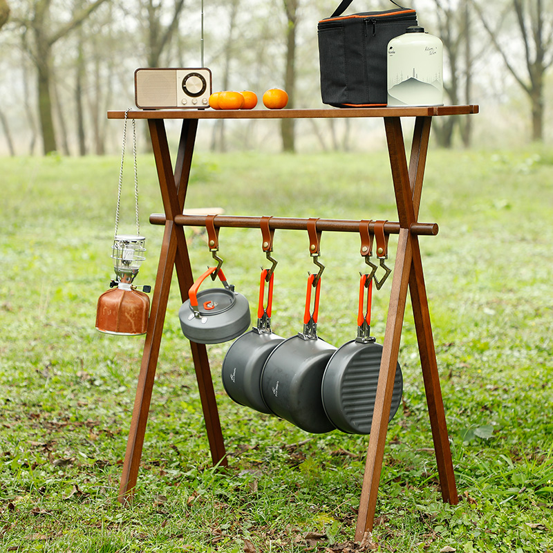 Tragbares dreieckiges Campinggestell aus Holz