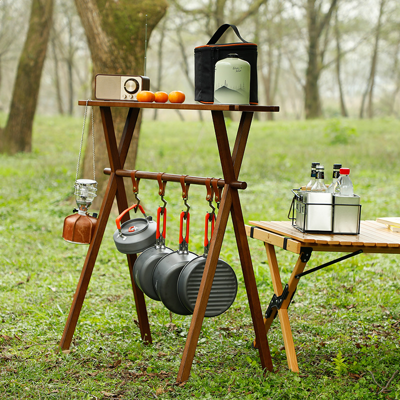 Tragbares dreieckiges Campinggestell aus Holz