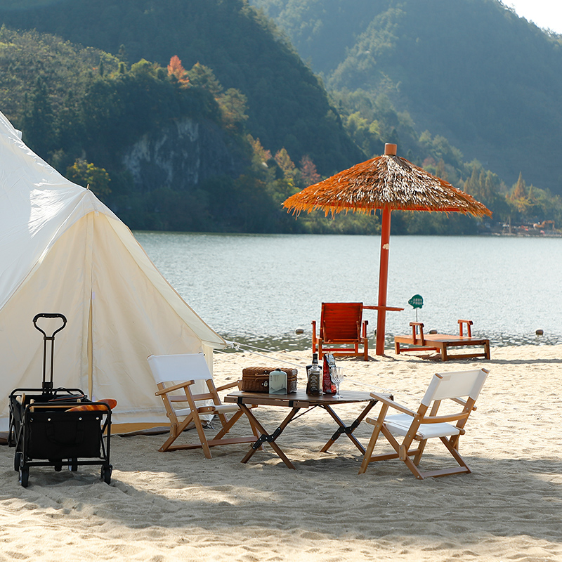 Klappbare Campingtische aus Holz für Eierrollen