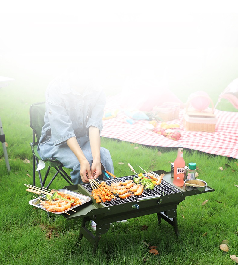 Rauchfreier Holzkohlegrill, zusammenklappbarer Grill, tragbarer Haushalts-Holzkohlegrill für den Außenbereich