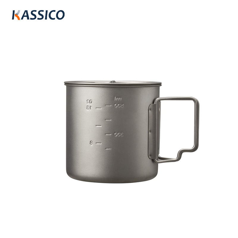 550ml Titan Campingbecher mit Deckel und klappbarem Griffdeckel