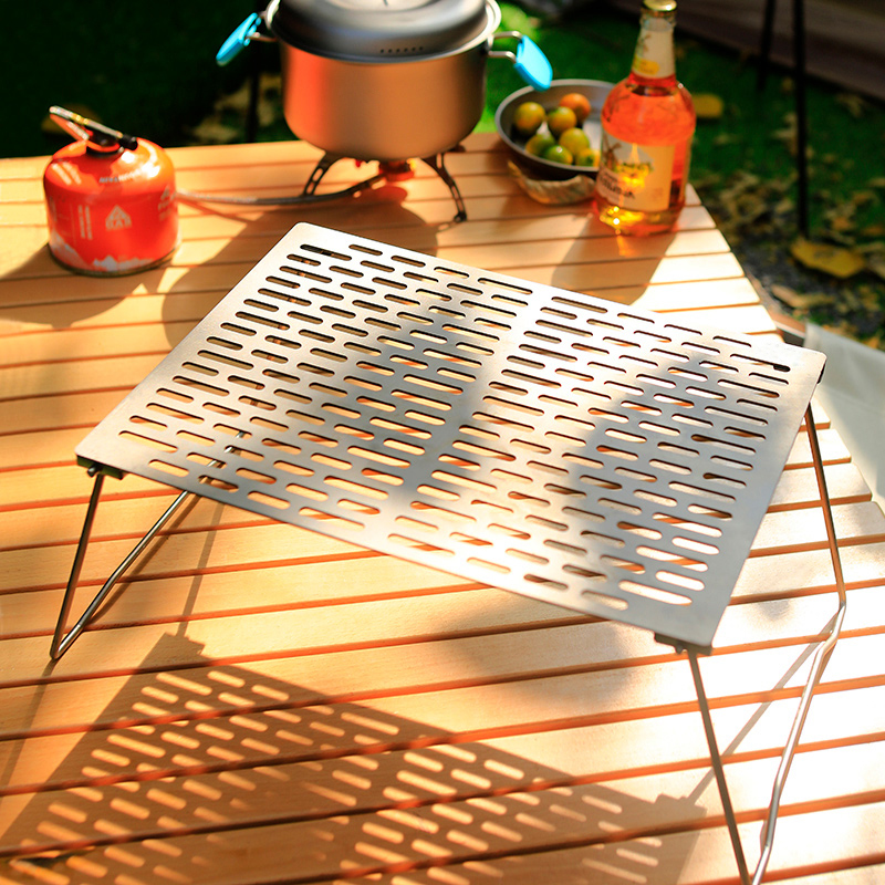 Kochen im Freien BBQ Grillnetz Tragbares Camping 2 in 1 Titan Grillnetz mit klappbaren Beinen
