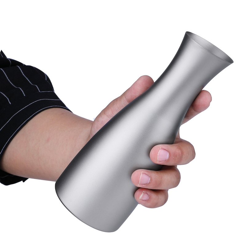 Japanische Sake-Flasche aus Titan, 450 ml/94.5 g